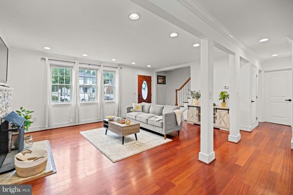 Interior, Living room, Recessed Lighting, Wood Texture Flooring