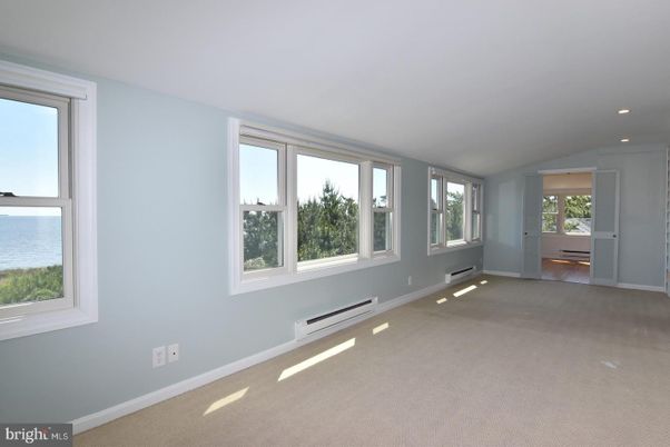 Empty room, Interior, Recessed Lighting, Water