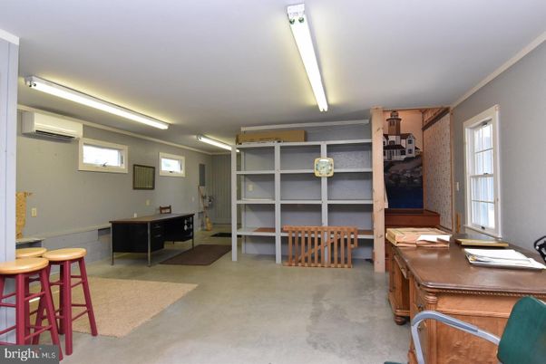 Home Office, Interior