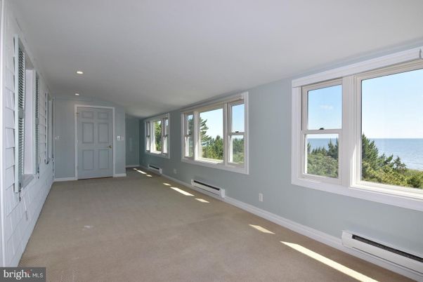 Empty room, Interior, Recessed Lighting, Water