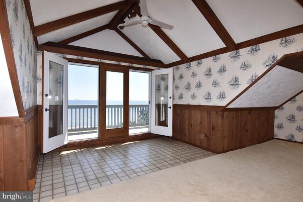 Empty room, Interior, Water, Wooden Beams