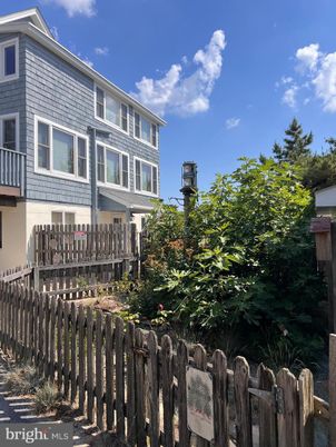 Exterior, Facade, Rowhouse