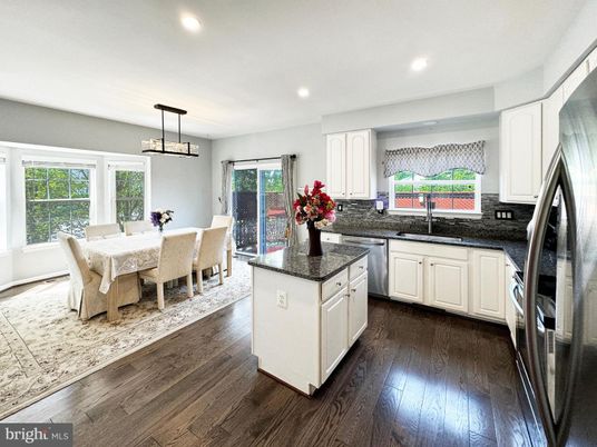 Dining room, Interior, Kitchen, Pendant Lights, Recessed Lighting, Wood Texture Flooring