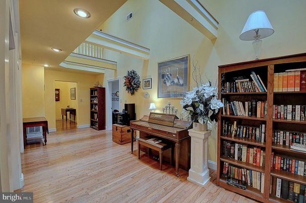 Interior, Piano, Recessed Lighting, Wood Texture Flooring