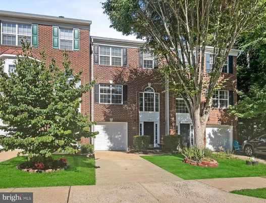 Attached, Exterior, Facade, Brick Facade, Georgian