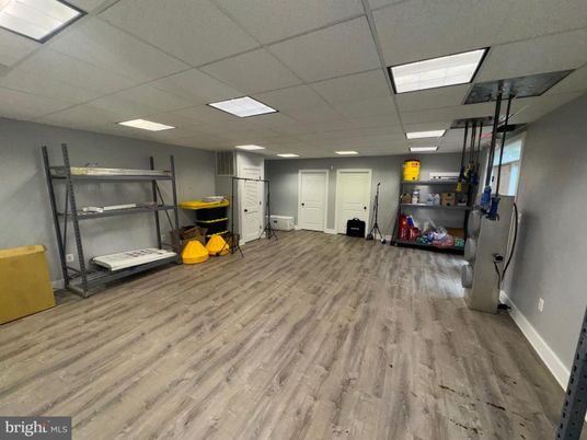 Fitness Equipment, Interior, Recessed Lighting, Wood Texture Flooring