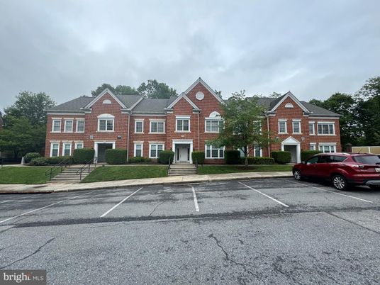 Exterior, Facade, Brick Facade, Brick Traditional