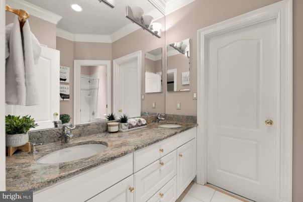 Bathroom, Dual Sink Vanities, Interior, Recessed Lighting