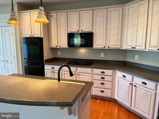 Interior, Kitchen, Pendant Lights, Wood Texture Flooring