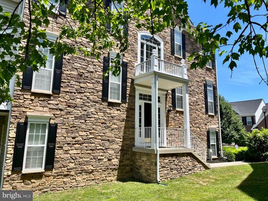 Exterior, Facade, Brick Facade, Georgian