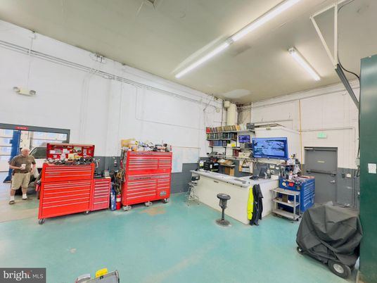 Garage, Interior