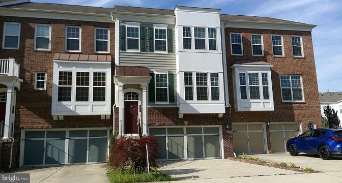 Exterior, Facade, Brick Facade, Rowhouse