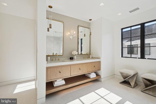 Bathroom, Dual Sink Vanities, Interior, Pendant Lights, Recessed Lighting