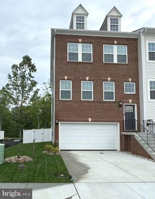 Attached, Exterior, Facade, Brick Facade, Rowhouse