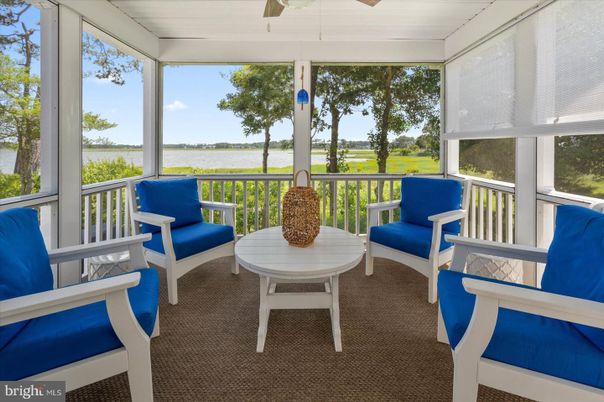 Interior, Sun Room, Water