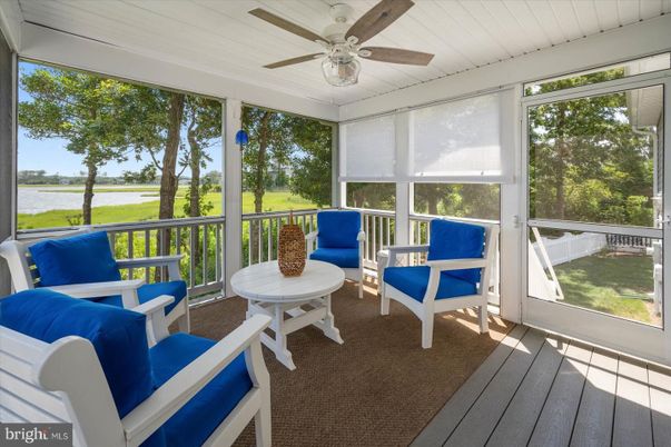 Interior, Sun Room, Water