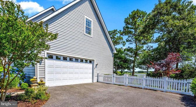 Detached Garage, Exterior