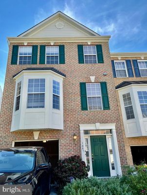 Exterior, Facade, Brick Facade, Rowhouse