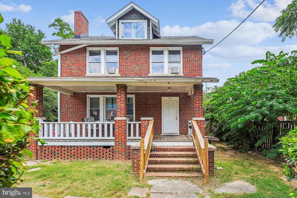 Exterior, Facade, Brick Facade, American Foursquare