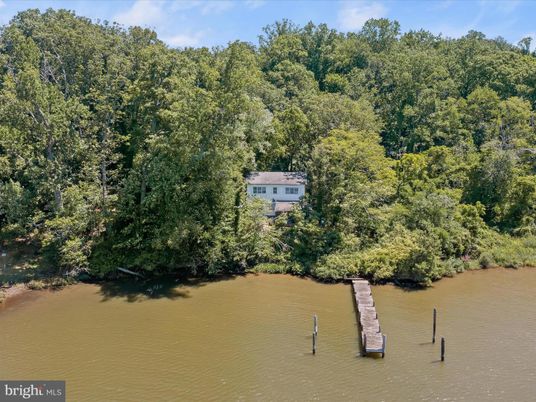 Exterior, Lake
