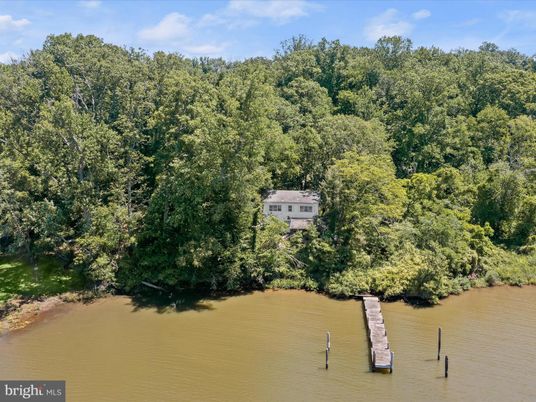 Exterior, Lake