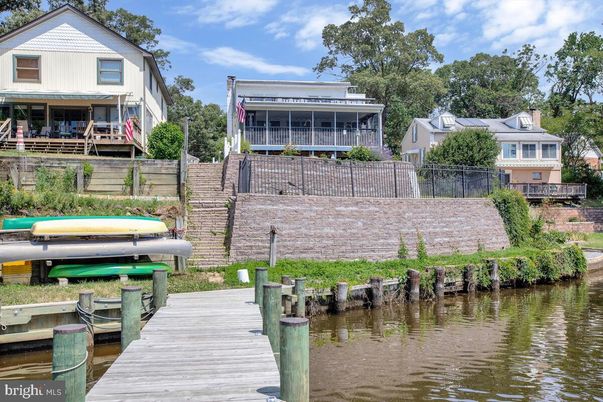 Exterior, Lake