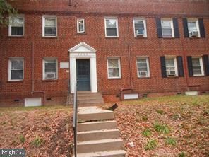 Exterior, Facade, Brick Facade, Georgian