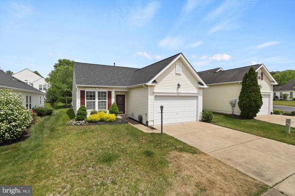 Attached, Exterior, Facade, Ranch