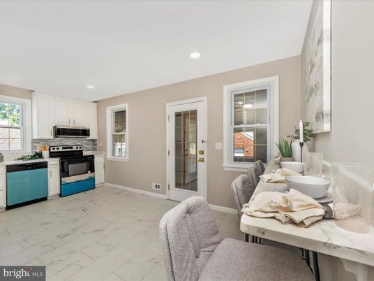 Dining room, Interior, Kitchen, Marble, Recessed Lighting, Stainless Steel Appliances