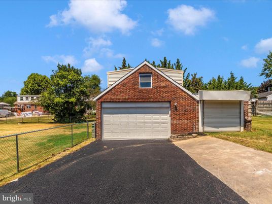 Detached Garage, Exterior