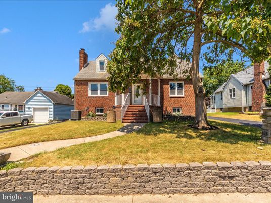 Exterior, Facade, Brick Facade, Cape Cod