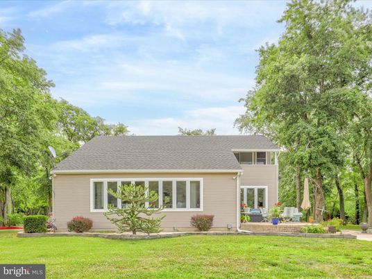 Backyard, Exterior, Facade, Cape Cod