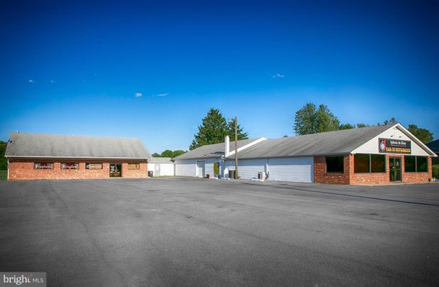 Attached, Exterior, Facade, Brick Facade, Cape Cod