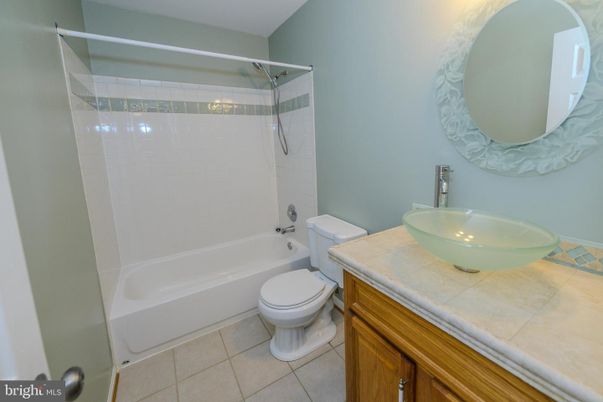 Bathroom, Interior, Tile Countertops