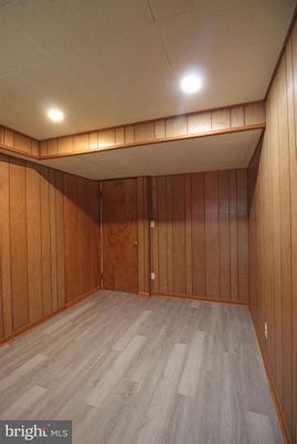 Empty room, Interior, Recessed Lighting, Wood Texture Flooring, Wooden Walls