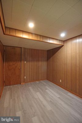 Empty room, Interior, Recessed Lighting, Wood Texture Flooring, Wooden Walls