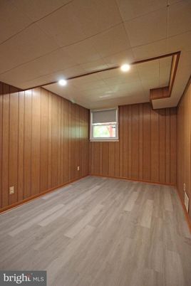 Empty room, Interior, Recessed Lighting, Wood Texture Flooring, Wooden Walls