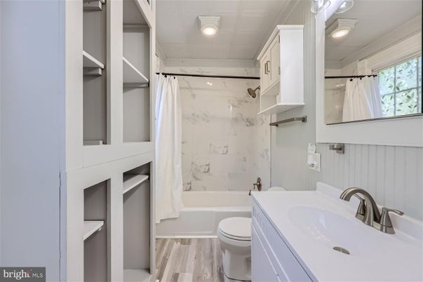Bathroom, Interior, Marble Walls, Recessed Lighting, Wood Texture Flooring