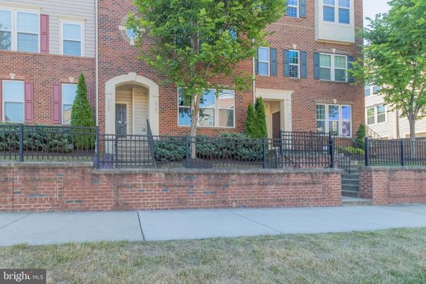 Exterior, Facade, Brick Facade, Rowhouse