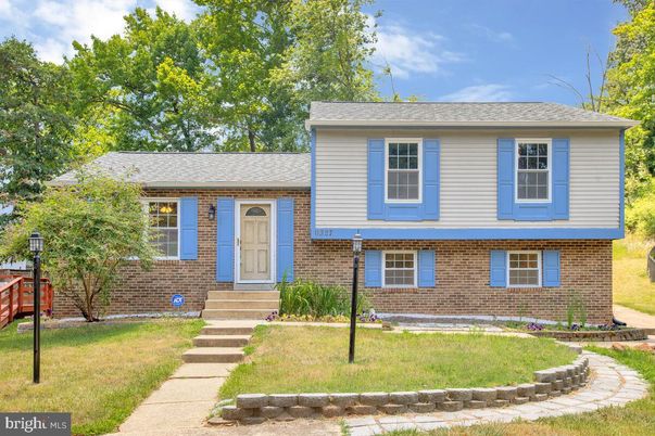 Exterior, Facade, Brick Facade, Split Level