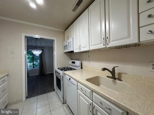 Chandelier, Interior, Kitchen, Wood Texture Flooring