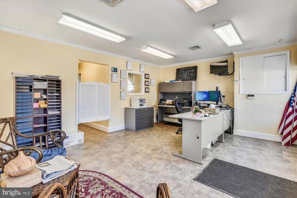 Home Office, Interior