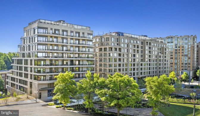 Exterior, Facade, Condo Building