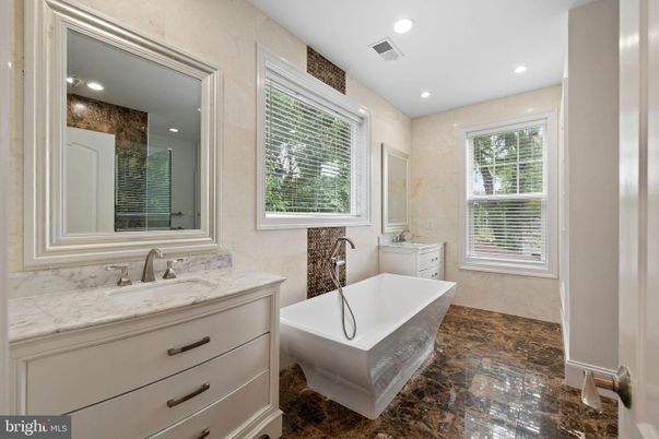 Bathroom, Dual Sink Vanities, Free Standing Baths, Interior, Recessed Lighting