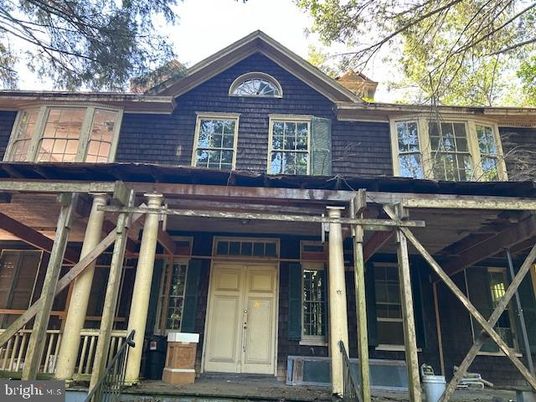 Exterior, Facade, Queen Anne Victorian