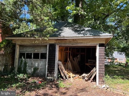 Detached Garage, Exterior