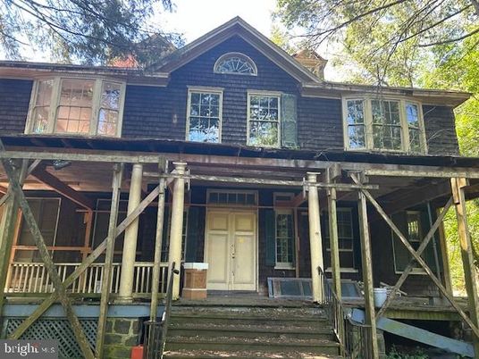 Exterior, Facade, Queen Anne Victorian
