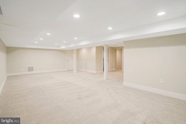 Empty room, Interior, Recessed Lighting