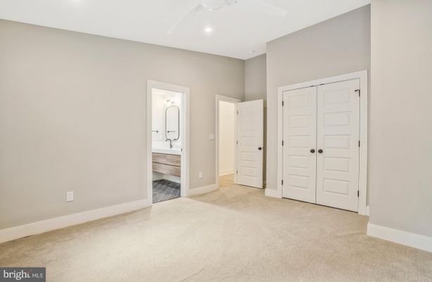 Bathroom, Empty room, Interior, Recessed Lighting