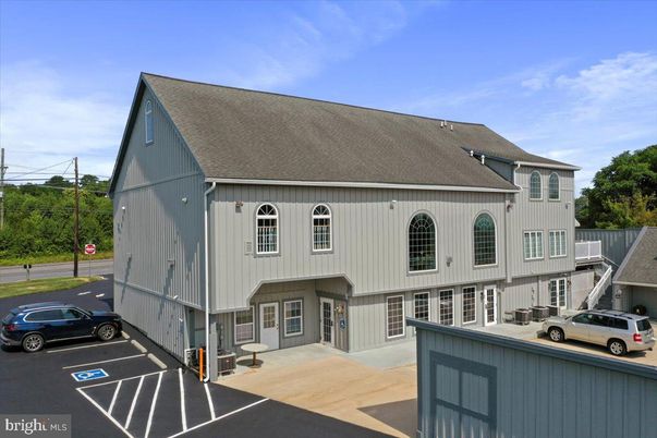 Exterior, Facade, Farmhouse